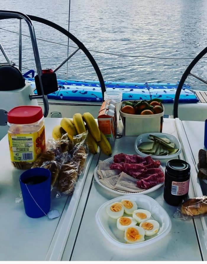 Een dagtocht zeilen in Valencia op een zeilboot.