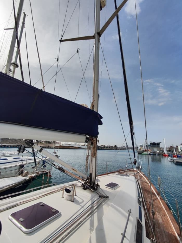 Een dagtocht zeilen in Valencia op een zeilboot.