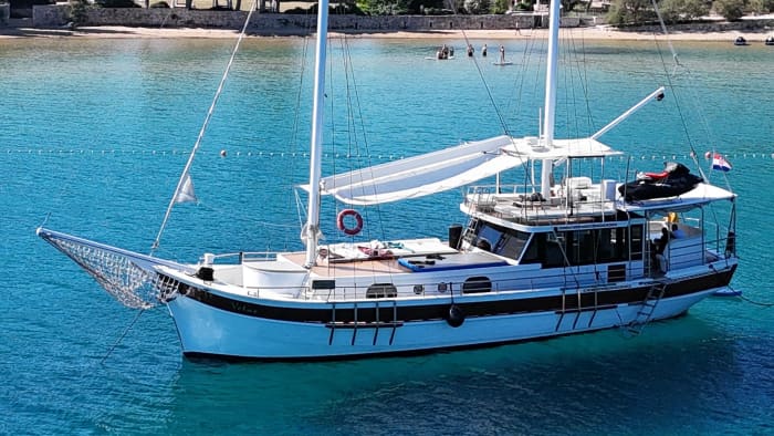 Privé zeiltocht vanuit Marina Split of Podstrana naar het eiland Brač.