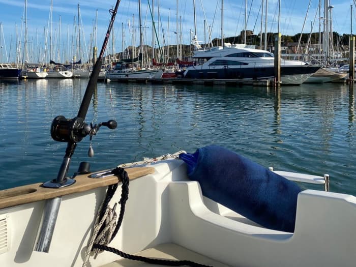 Pequena viagem, grandes emoções: uma revigorante tarde em Dublin a bordo deste Beneteau Antares 750.