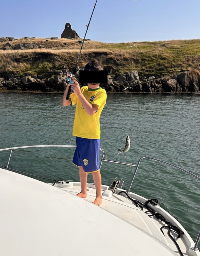 Pequena viagem, grandes emoções: uma revigorante tarde em Dublin a bordo deste Beneteau Antares 750.