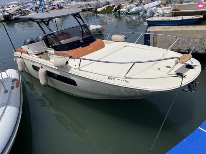 Ontspan tijdens een boottocht van 4 uur naar Tropea of een reis van 9 uur naar de Eolische Eilanden.