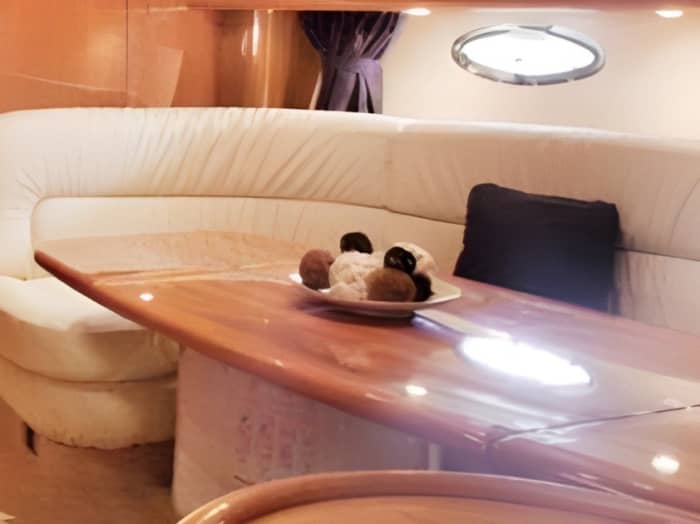 Unparalleled sunset on the Costa Brava with appetizers and Champagne. A first-class experience on a luxury yacht.