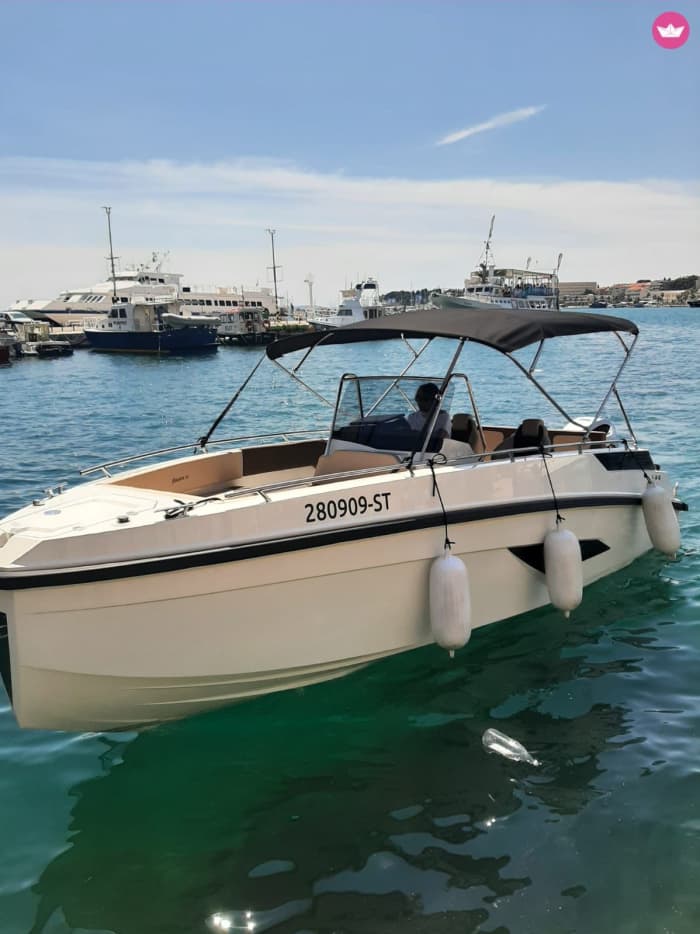 Halve dagtour naar Blue Lagoon, Trogir en Šolta