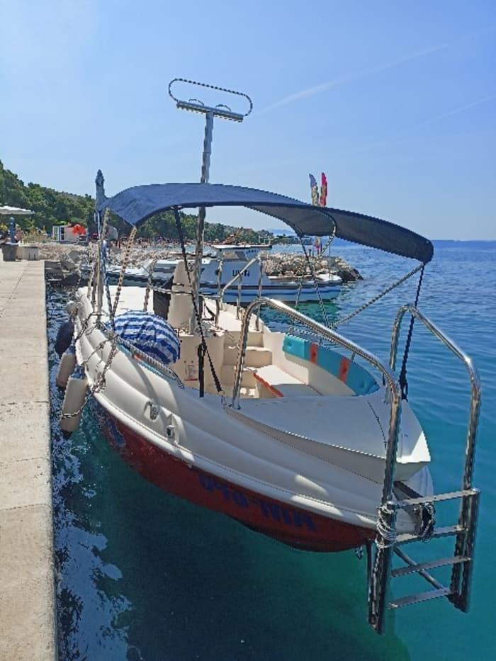 Private boat trip around Tučepi on a motorboat