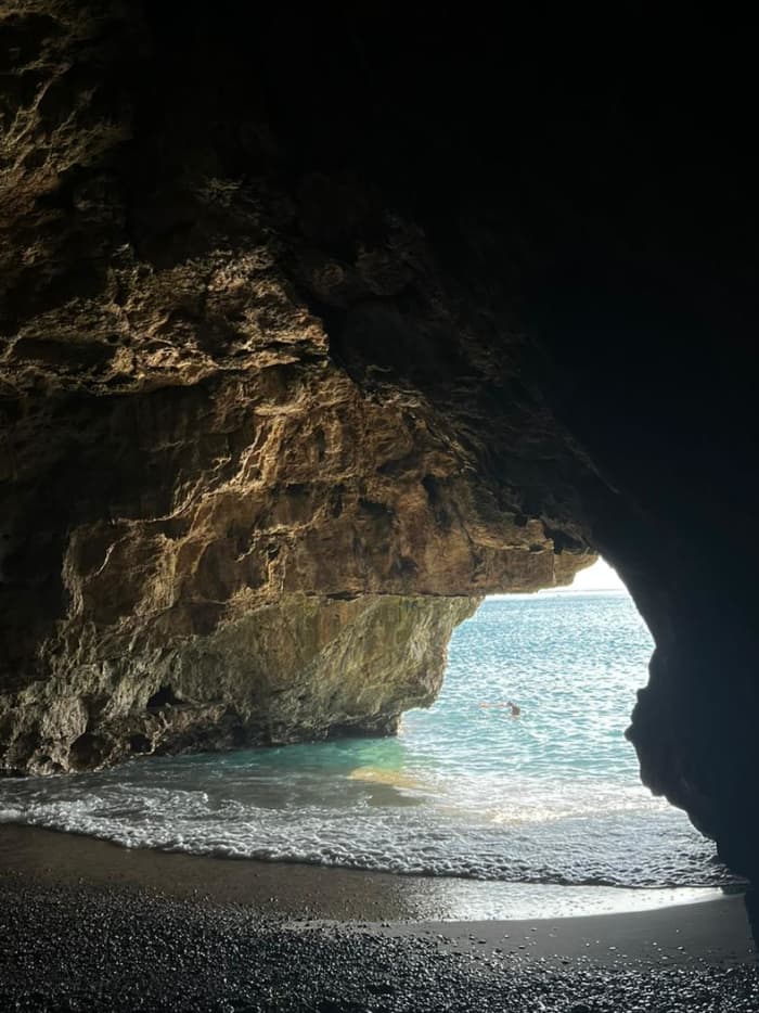 Besuchen Sie die Wolfshöhle