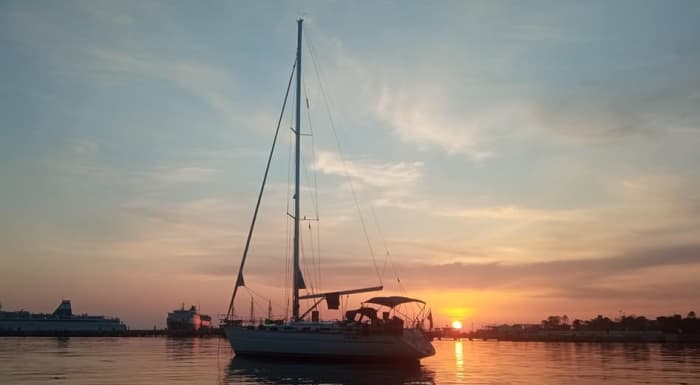 Geniet van een dag op zee in Montenero di Bisaccia op een zeilboot