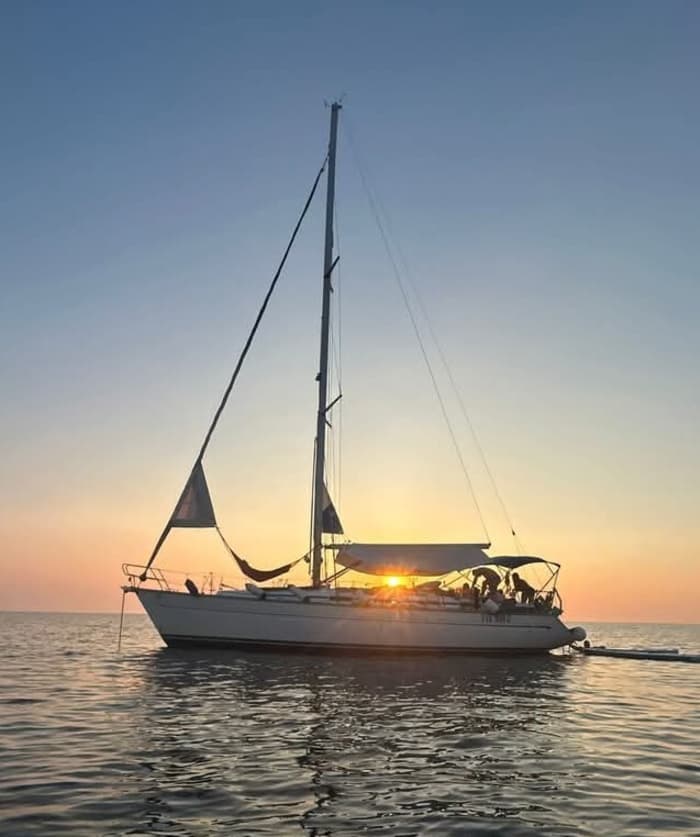 Geniet van een dag op zee in Montenero di Bisaccia op een zeilboot