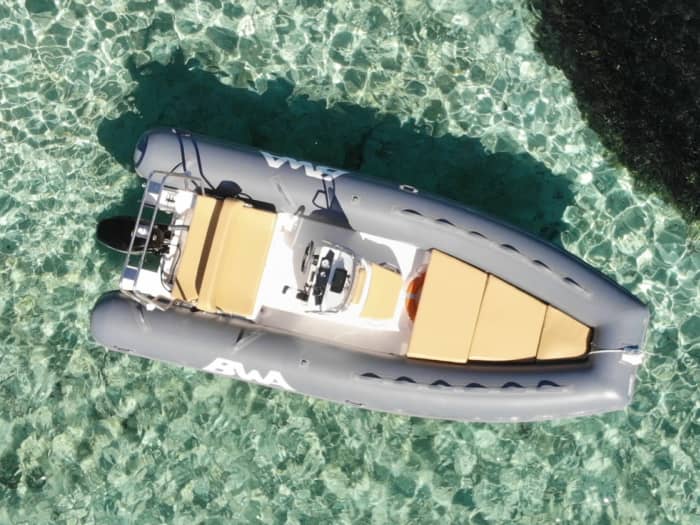 Discover the Maddalena Archipelago: rent a dinghy with a skipper for a full day exploring the magical coves of northeastern Sardinia.