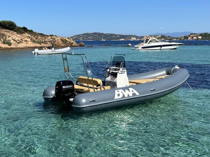 Discover the Maddalena Archipelago: rent a dinghy with a skipper for a full day exploring the magical coves of northeastern Sardinia.