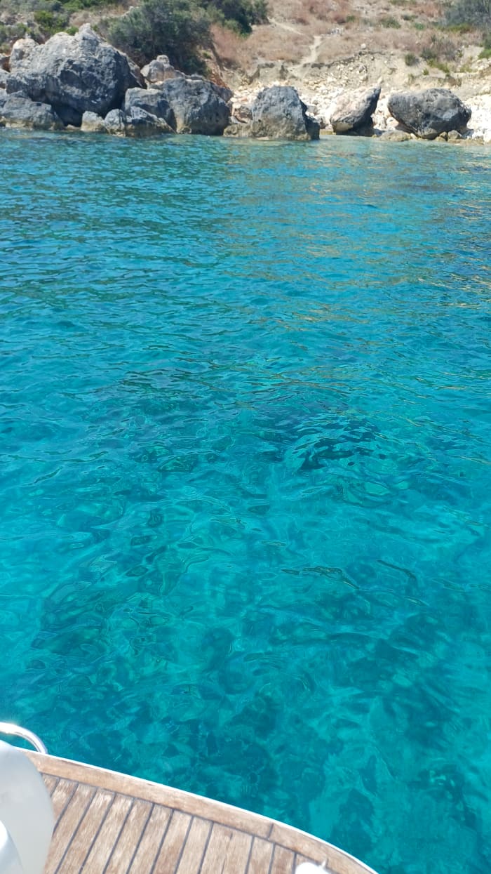 A half-day boat charter is a perfect way to explore beautiful waters and hidden coves without spending the whole day at sea. This half-day trip lasts 4 hours and offers options for morning, afternoon, or evening sunset cruises.