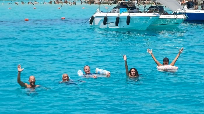A half-day boat charter is a perfect way to explore beautiful waters and hidden coves without spending the whole day at sea. This half-day trip lasts 4 hours and offers options for morning, afternoon, or evening sunset cruises.