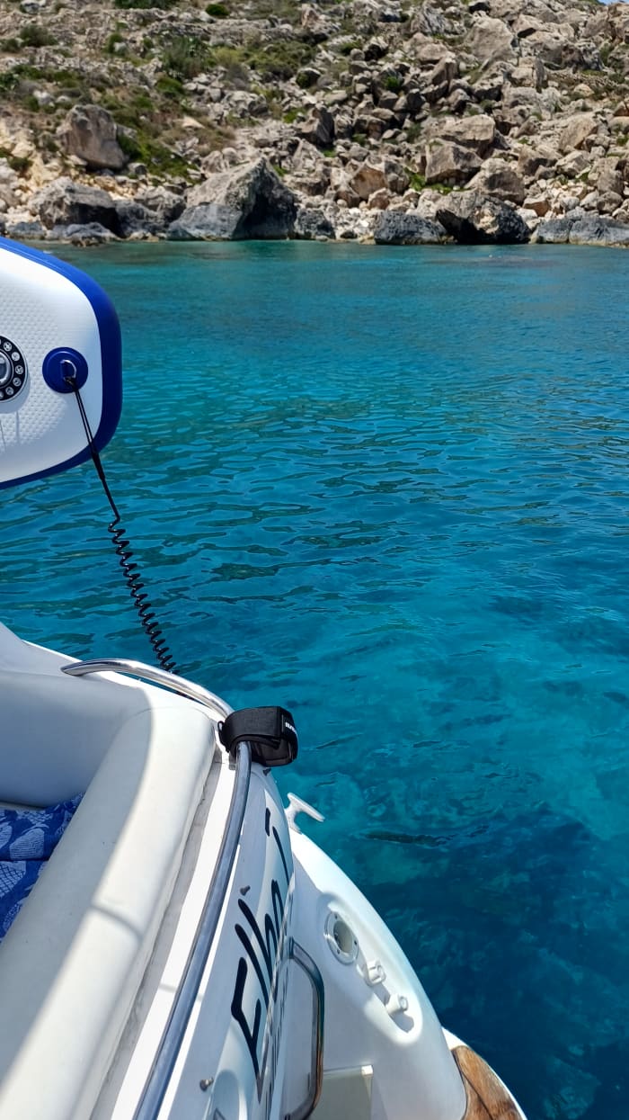 A half-day boat charter is a perfect way to explore beautiful waters and hidden coves without spending the whole day at sea. This half-day trip lasts 4 hours and offers options for morning, afternoon, or evening sunset cruises.