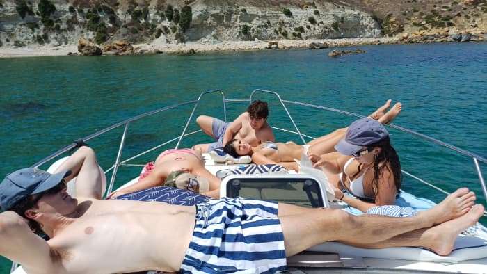 A half-day boat charter is a perfect way to explore beautiful waters and hidden coves without spending the whole day at sea. This half-day trip lasts 4 hours and offers options for morning, afternoon, or evening sunset cruises.
