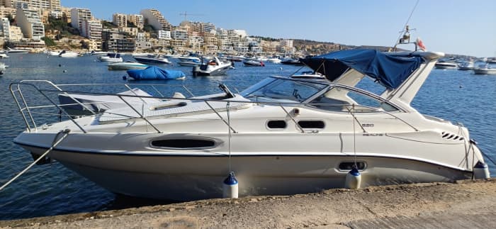 Neem een halve dag de tijd om te ontspannen op een motorboot in Malta. Deze tocht duurt 4 uur.