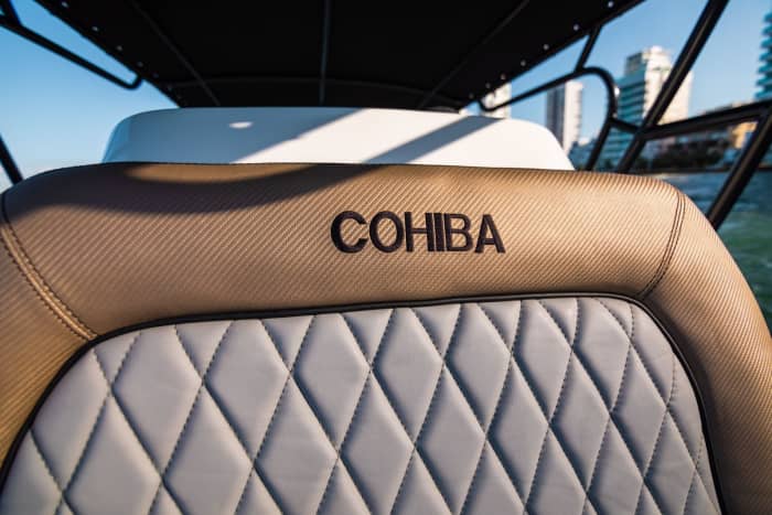 Privé boottocht bij zonsondergang in de baai van Cartagena – een luxe en ontspannende ervaring.
