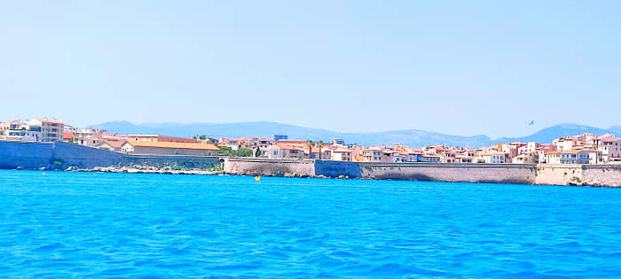 Entdecken Sie die Lérins-Inseln: Schwimmen, Schnorcheln, Stand-Up-Paddling, Erkundung der Küste zwischen Antibes und den Inseln...