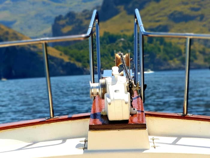 Your day in Mallorca: rent a motorboat for a full day of discoveries