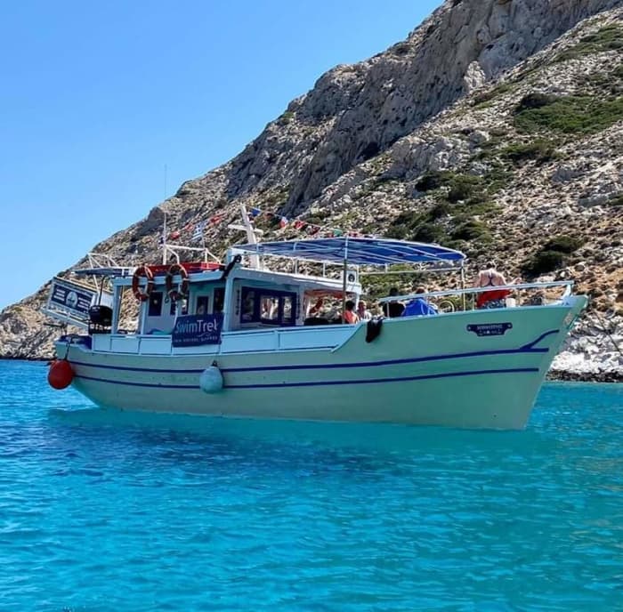 Goditi 9 ore a bordo di un motoscafo a Naxos.