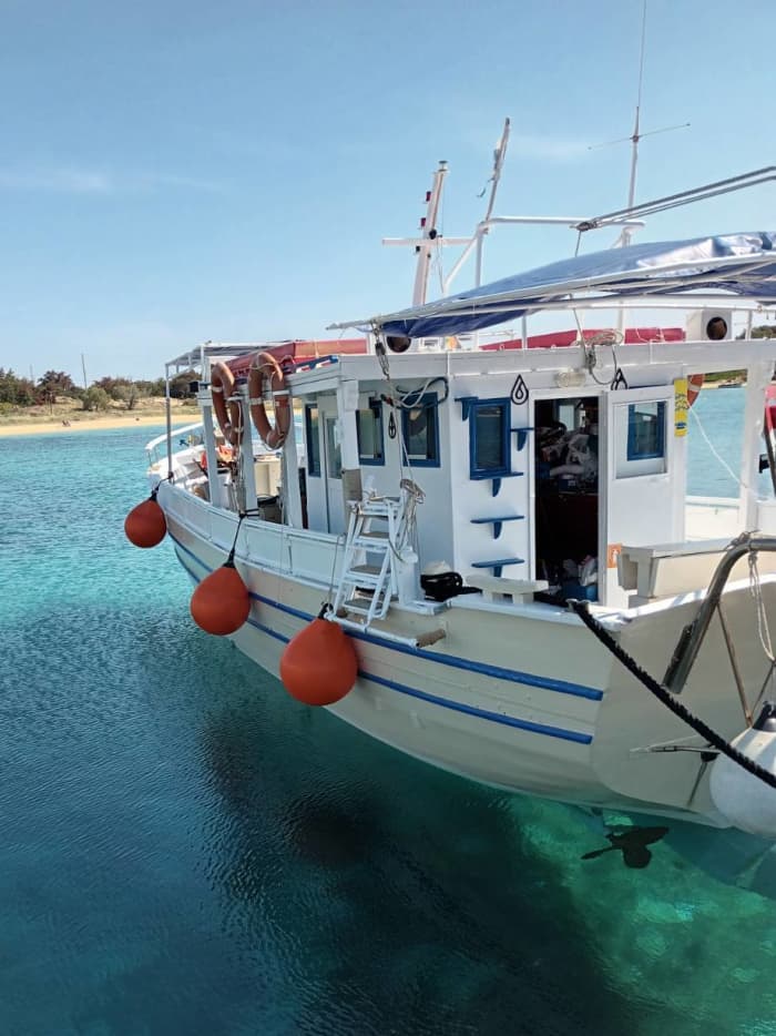 Goditi 9 ore a bordo di un motoscafo a Naxos.