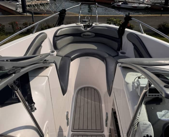 Discover Angra dos Reis on a motorboat for 7h