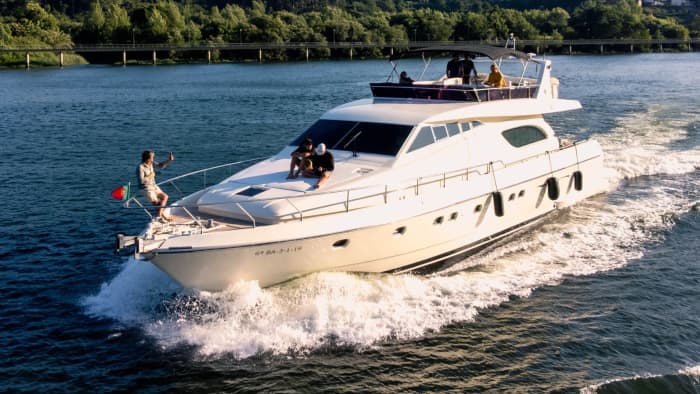 Unvergleichliche Aussichten auf Puerto Banús und Marbella: Ein erstklassiger Tag auf einer Motoryacht