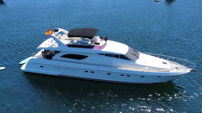 Unvergleichliche Aussichten auf Puerto Banús und Marbella: Ein erstklassiger Tag auf einer Motoryacht