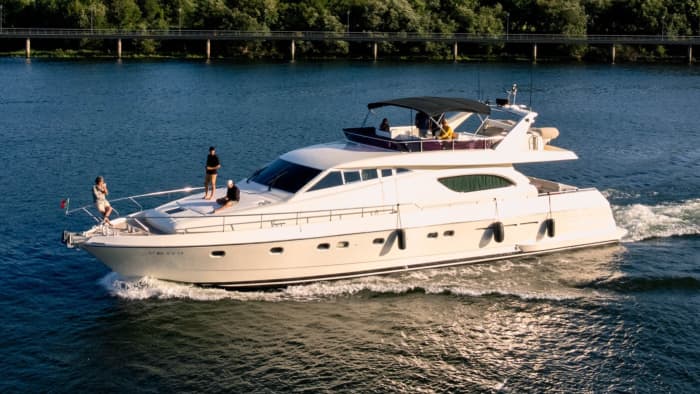 Unvergleichliche Aussichten auf Puerto Banús und Marbella: Ein erstklassiger Tag auf einer Motoryacht