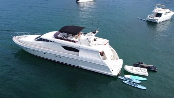 Unvergleichliche Aussichten auf Puerto Banús und Marbella: Ein erstklassiger Tag auf einer Motoryacht
