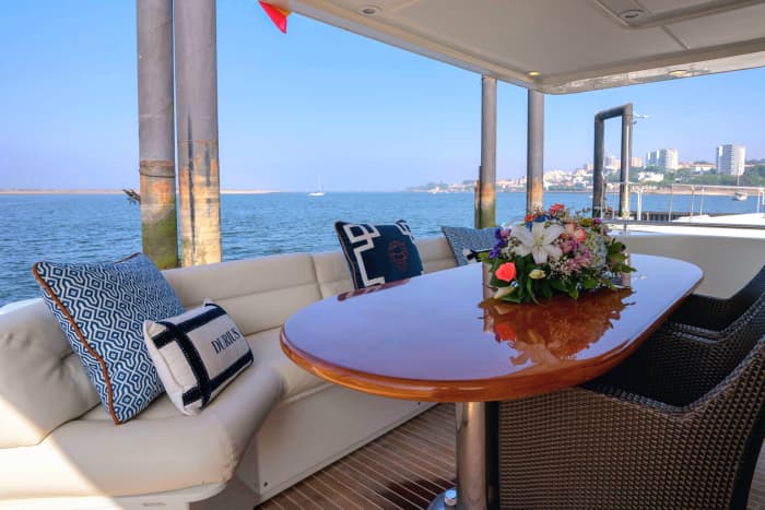 Unvergleichliche Aussichten auf Puerto Banús und Marbella: Ein erstklassiger Tag auf einer Motoryacht