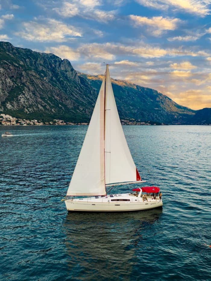 Ganztägiges Segelerlebnis in Tivar