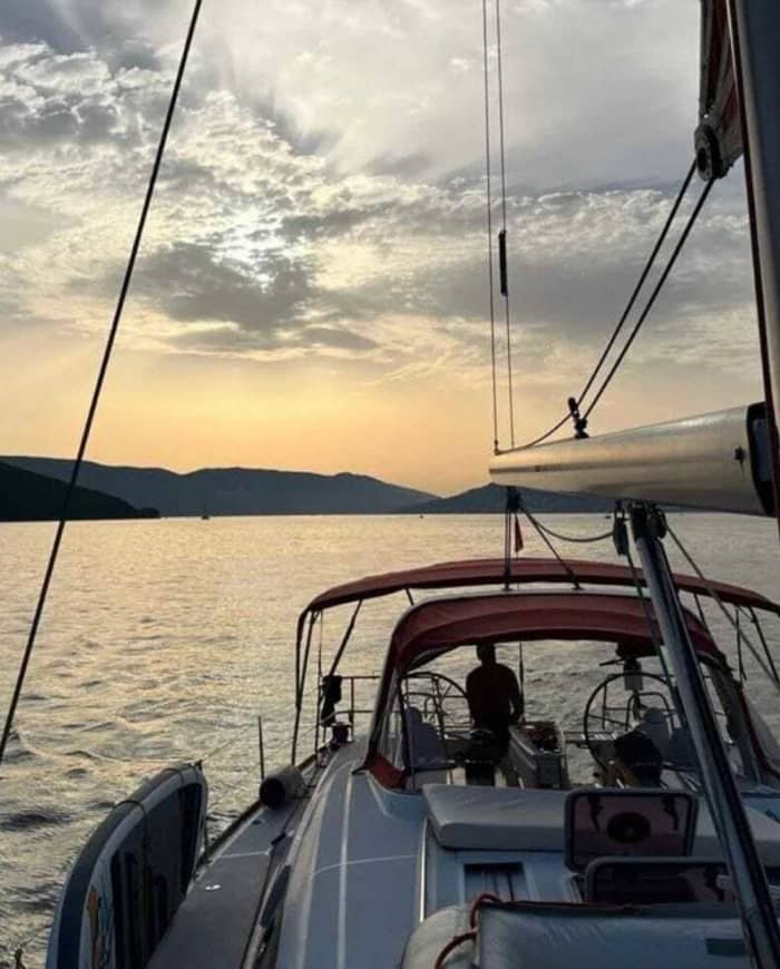 Ganztägiges Segelerlebnis in Tivar
