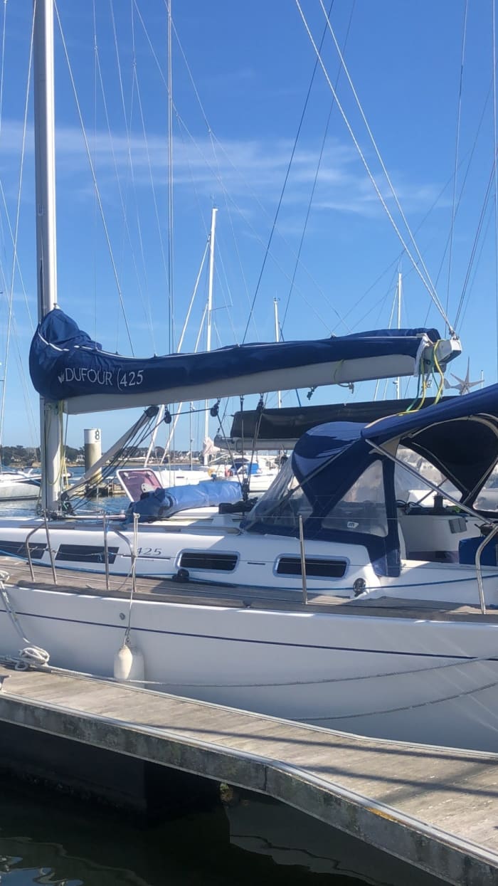 Jeden Moment genießen: Ein sonniger Tag rund um Saint-Malo auf einem Segelboot