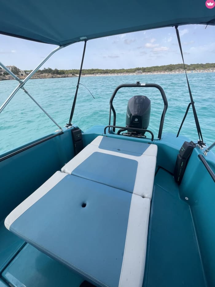 Full-day boat trip around Mallorca: Hidden coves from Puerto Portals