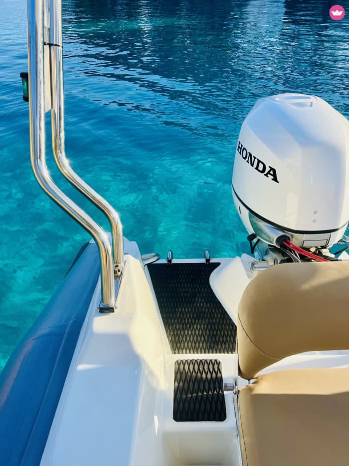 Vier uur durende boottocht met de 'Kiss' vanuit Cala d'Or.