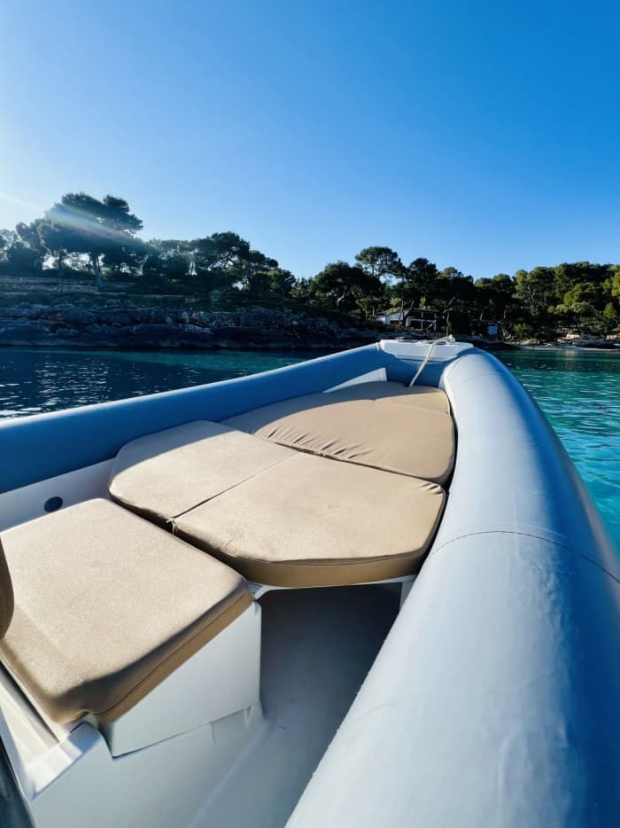 Vier uur durende boottocht met de 'Kiss' vanuit Cala d'Or.