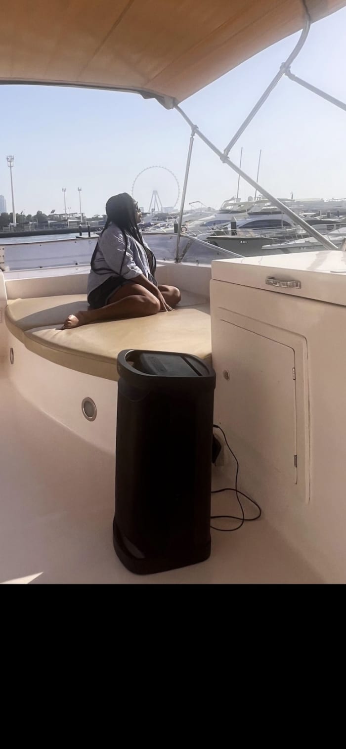 Excursion d'une heure en yacht de luxe dans la marina de Dubaï, jusqu'à 15 personnes