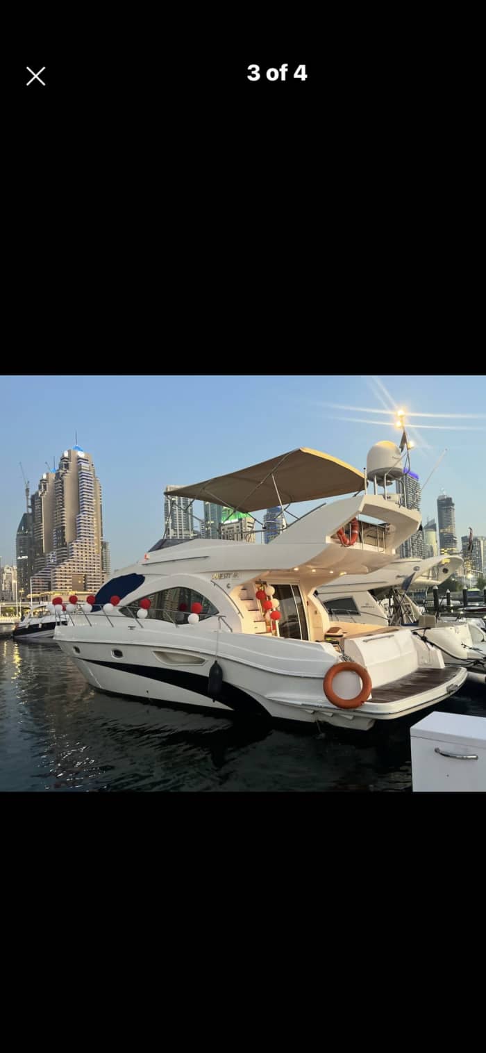 Excursion d'une heure en yacht de luxe dans la marina de Dubaï, jusqu'à 15 personnes