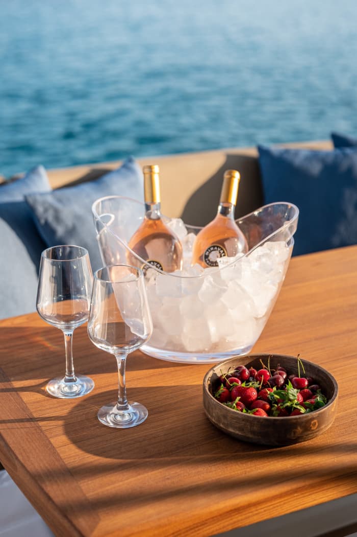 Explore Delos & Relax on Rhenia: A Scenic Half-Day Cruise
