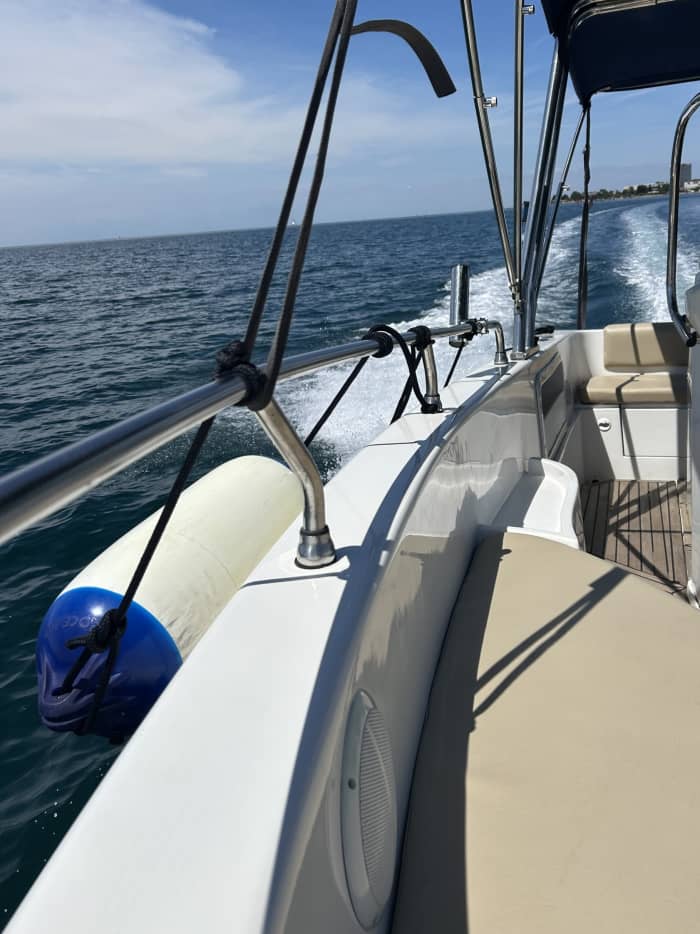La tua giornata a Umago: noleggia una barca a motore per una giornata intera alla scoperta dell'isola.