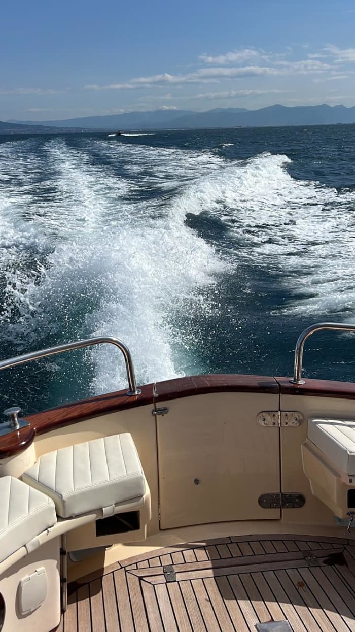 Från Neapel: Privat Capri-seglingstur med badstopp och upphämtning