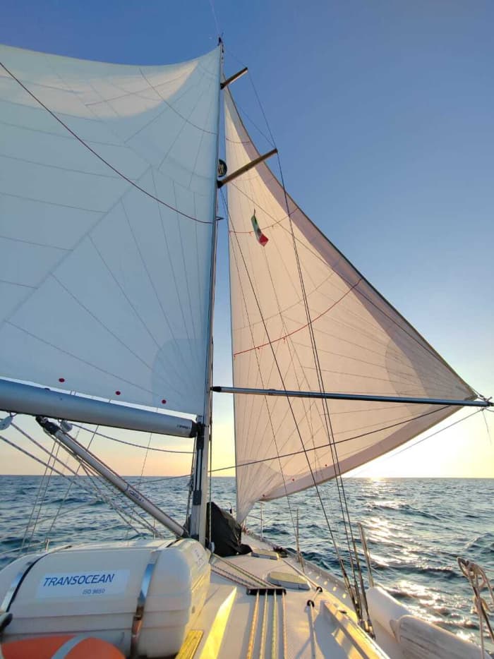 Make every moment count: A full day of sun around Les Anses-d'Arlet on a sailboat