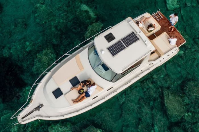 Merveilles côtières : baies cachées et beauté des roches rouges de Hvar