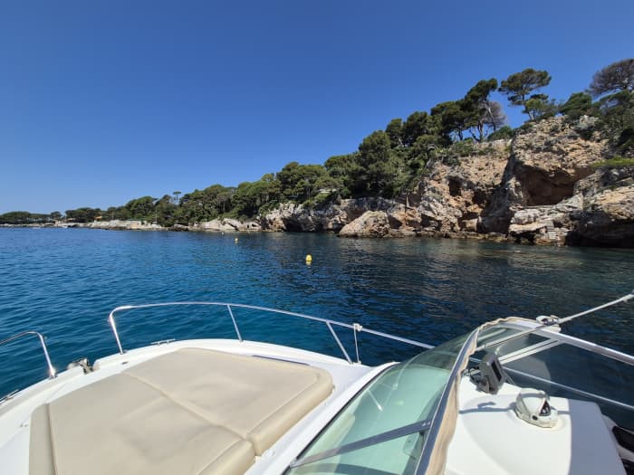 Votre journée à Cannes : louez un bateau à moteur pour 8h de découverte
