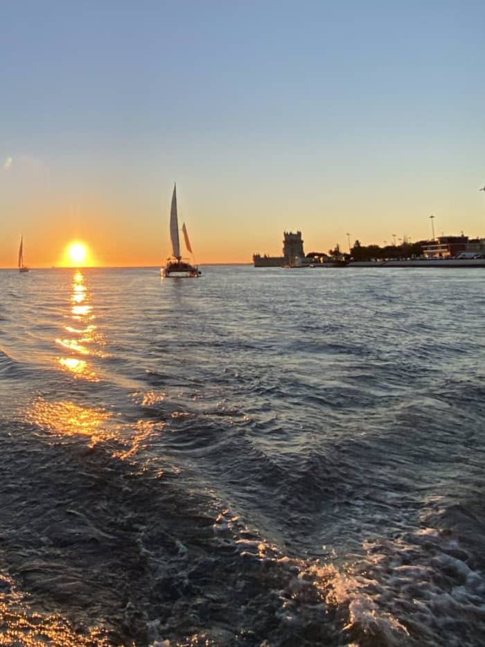 Excursion de 7 heures en catamaran privé à Lisbonne