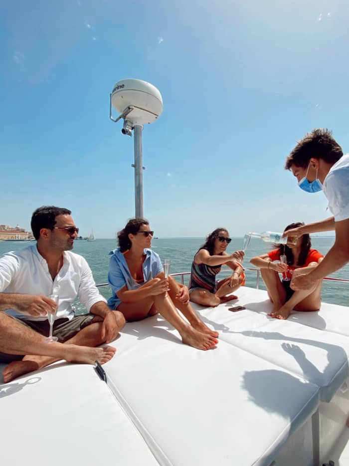 Excursion de 7 heures en catamaran privé à Lisbonne