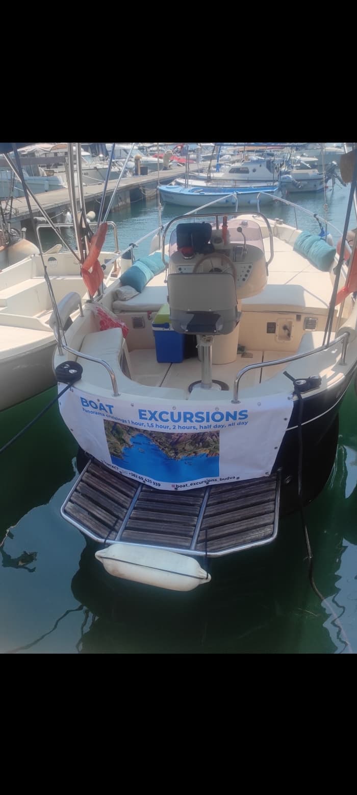Ontspan 4 uur lang op een motorboot in Budva.