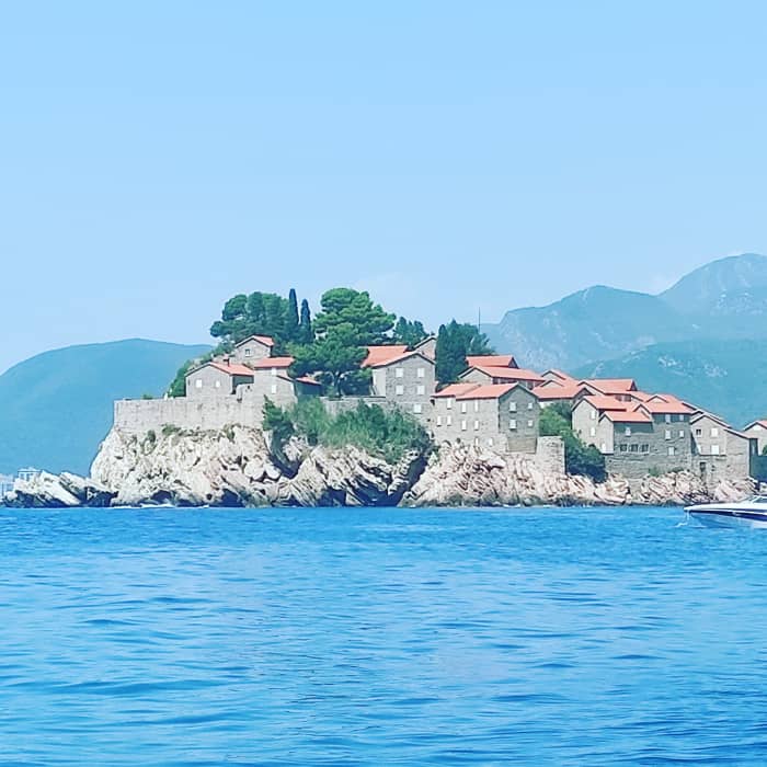 Ontspan 4 uur lang op een motorboot in Budva.