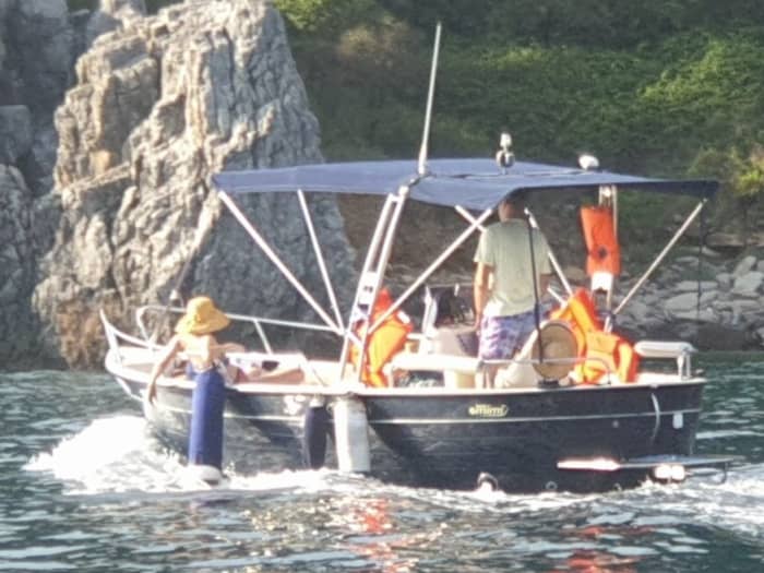 Ontspan 4 uur lang op een motorboot in Budva.