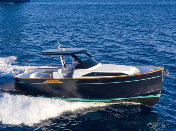 Enjoy 9 hours on a motorboat to explore Mahon